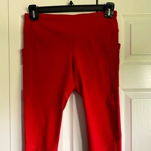 LuLuLemon running crops